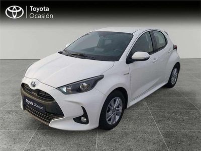 Blanco Usado 2021 Toyota Yaris Hybrid Active Utilitario | 18.700 € (Un poco caro)