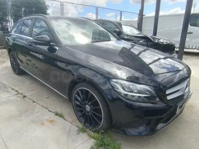 Käytetty Mercedes C200 160 HP (117 kW) 2021 Musta Farmari