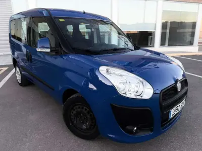 Usado Fiat Doblò Dynamic 90 CV (66 kW) 2012 Azul Monovolumen