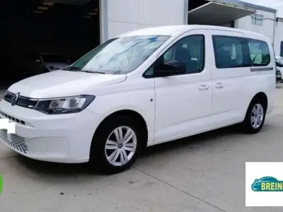 Usado VW Caddy Maxi Trendline 110 CV (80 kW) 2024 Blanco Monovolumen