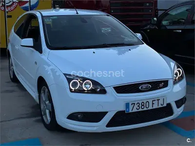 Usado Ford Focus Trend 115 CV (84 kW) 2007 Blanco Berlina
