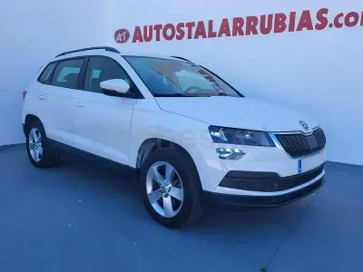 Usado Skoda Karoq Ambition 150 CV (110 kW) 2021 Blanco SUV