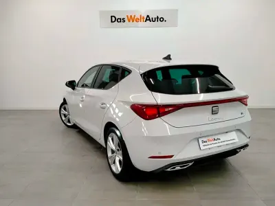 Usado Seat Leon FR 204 CV (150 kW) 2025 Blanco Berlina