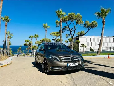 Usado Mercedes B200 136 CV (100 kW) 2012 Gris / plata Utilitario