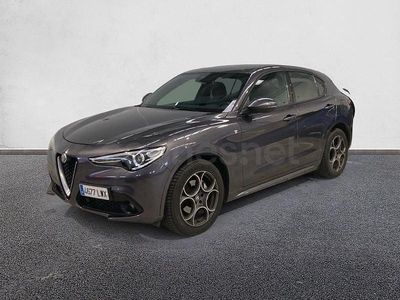 Usado Alfa Romeo Stelvio Ti 210 CV (154 kW) 2022 Gris / plata SUV
