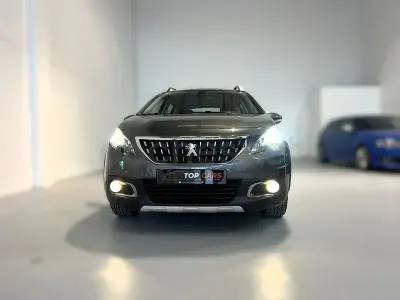 Usado Peugeot 2008 Allure 100 HP (73 kW) 2018 Cinzento SUV