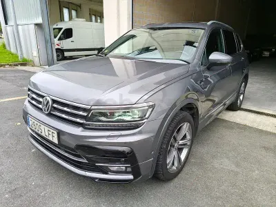 Usado VW Tiguan Allspace Sportline 150 CV (110 kW) 2020 Gris / plata SUV