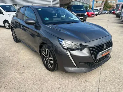 Usado Peugeot 208 Allure 100 CV (73 kW) 2019 Gris Utilitario