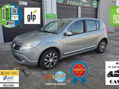 Usado Dacia Sandero Lauréate 75 CV (55 kW) 2012 Gris / plata Berlina