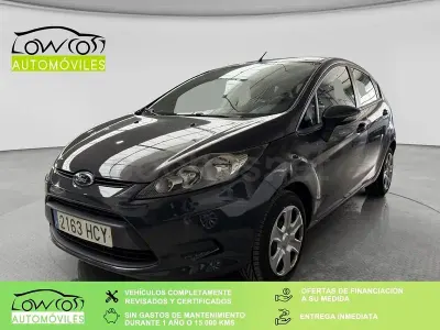Usado Ford Fiesta Trend 70 HP (51 kW) 2011 Cinzento Sedan