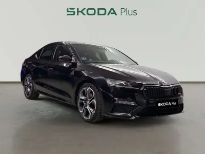 Usado Skoda Octavia RS 200 CV (147 kW) 2023 Negro Utilitario