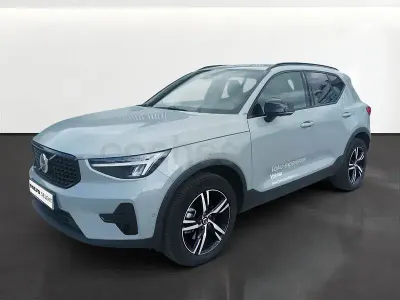 Usado Volvo XC40 Plus 163 CV (119 kW) 2024 Gris / plata SUV