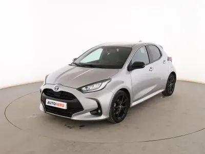 Usado Toyota Yaris Style 116 CV (85 kW) 2022 Gris Utilitario