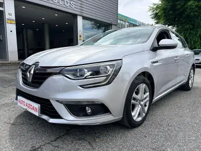 Usado Renault Mégane GrandTour Business 115 CV (84 kW) 2020 Gris / plata Familiar
