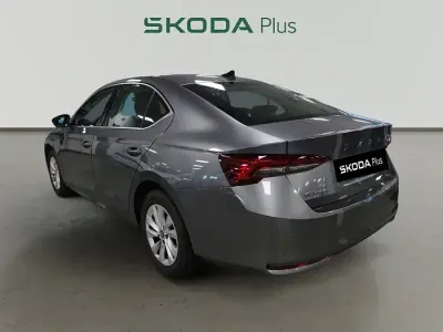 Usado Skoda Octavia Selection 150 HP (110 kW) 2025 Cinzento Sedan