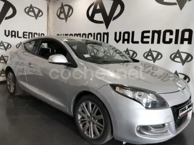 Usado Renault Mégane III Dynamique 110 CV (80 kW) 2012 Gris / plata Berlina