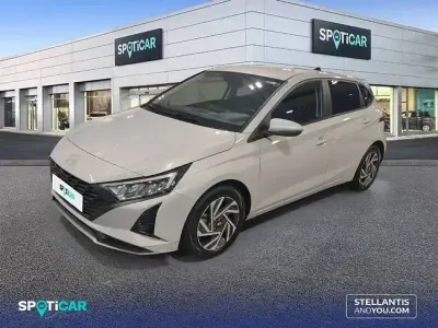 Usado Hyundai i20 84 CV (61 kW) 2025 Gris Utilitario