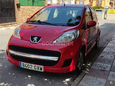 Usado Peugeot 107 68 CV (50 kW) 2010 Rojo Utilitario
