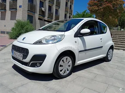 Usado Peugeot 107 Active 68 CV (50 kW) 2013 Blanco Utilitario