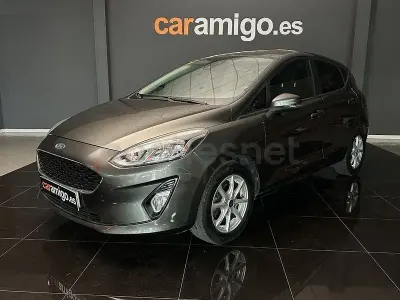 Usado Ford Fiesta Trend 86 CV (63 kW) 2018 Gris / plata Utilitario