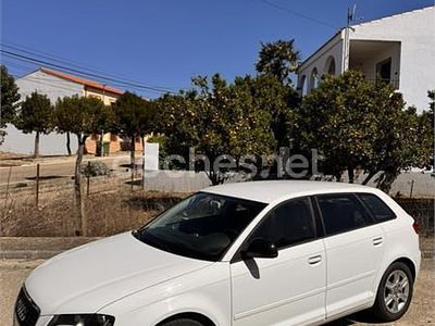 Usado Audi A3 Ambiente 105 CV (77 kW) 2010 Blanco Utilitario