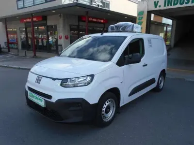 Usado Fiat Doblò 102 CV (75 kW) 2024 Blanco Monovolumen