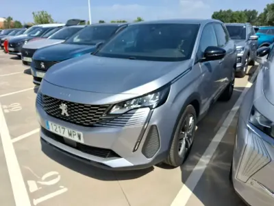 Usado Peugeot 3008 Allure 131 CV (96 kW) 2024 Gris SUV