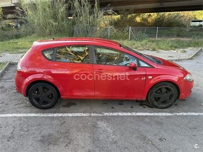 Usado Seat Leon Reference 140 CV (102 kW) 2005 Rojo Utilitario