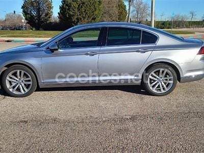 Usado VW Passat Sportline 150 CV (110 kW) 2017 Gris / plata Berlina