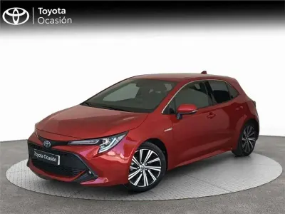 Usado Toyota Corolla Style 122 CV (89 kW) 2022 Rojo Utilitario