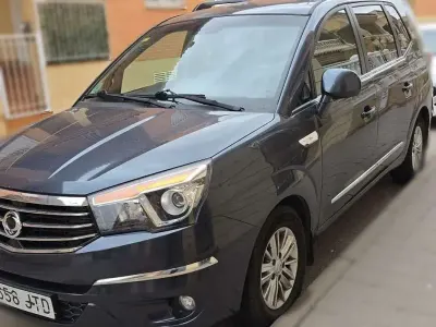 Usado SsangYong Rodius 178 CV (130 kW) 2016 Azul Monovolumen
