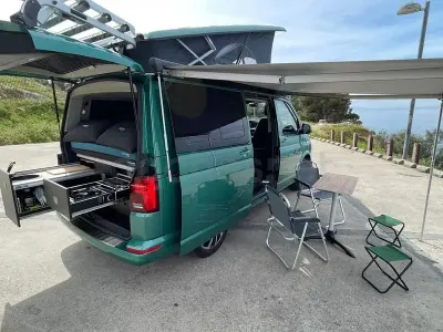Usado VW California Beach 150 CV (110 kW) 2021 Verde Van