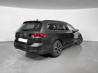 Usado VW Passat 150 CV (110 kW) 2024 Gris manganeso metalizado Familiar