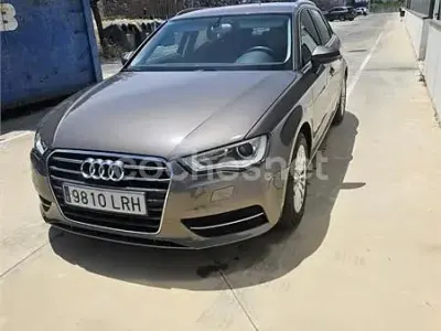 Usado Audi A3 Ambition 105 CV (77 kW) 2013 Marrón Berlina