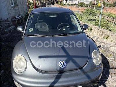 Usado VW New Beetle 102 CV (75 kW) 2002 Gris / plata Utilitario