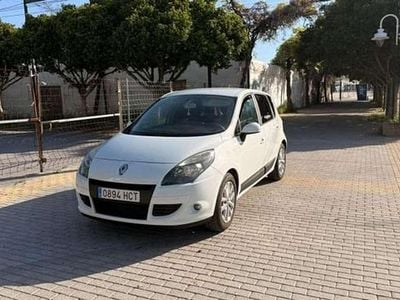 Usado Renault Scénic III 90 CV (66 kW) 2011 Blanco Monovolumen