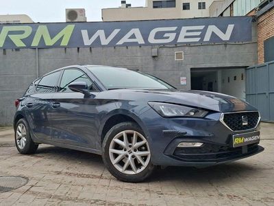 Usado Seat Leon Style 130 CV (95 kW) 2023 Gris / plata Berlina