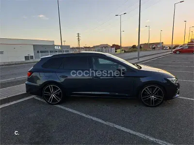 Usado Seat Leon ST 4Drive 300 CV (220 kW) 2020 Gris / plata Familiar