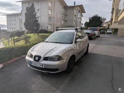 Begagnad Seat Ibiza Stella 64 HK (47 kW) 2003 Grå Halvkombi