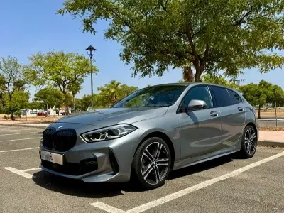 Usado BMW 118 136 CV (100 kW) 2024 Gris / plata Berlina