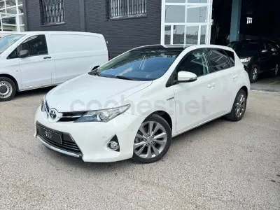 Usado Toyota Auris Hybrid Advance 136 CV (100 kW) 2014 Blanco Berlina