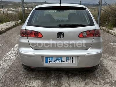 Gris / plata Usado 2004 Seat Ibiza Reference Berlina | 3600 € (Un poco caro)