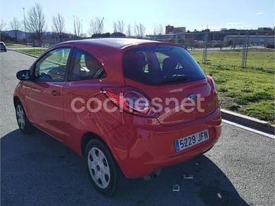 Usado Ford Ka 69 CV (50 kW) 2015 Rojo Berlina