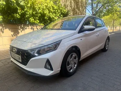 Usado Hyundai i20 100 CV (73 kW) 2021 Blanco Utilitario