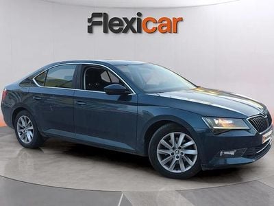 Usado Skoda Superb Active 120 CV (88 kW) 2019 Azul Berlina