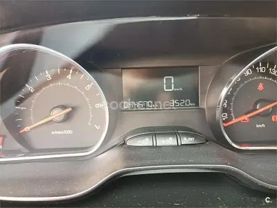 Usado Peugeot 208 Style 82 CV (60 kW) 2014 Blanco Utilitario