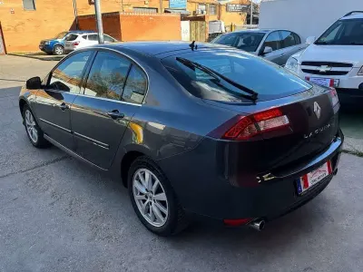 Usado Renault Laguna III Dynamique 130 CV (95 kW) 2014 Negro Utilitario
