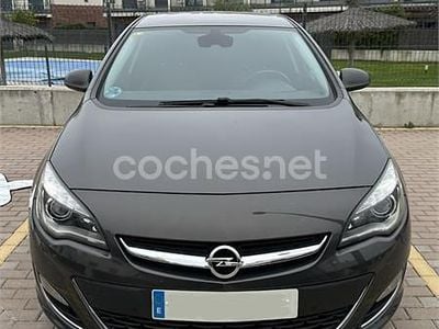 Usado Opel Astra Sport 140 CV (102 kW) 2012 Gris / plata Berlina