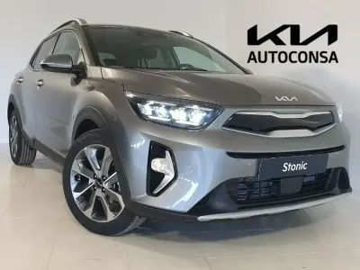 Uusi Kia Stonic Style 100 HP (73 kW) 2025 Harmaa Katumaasturi