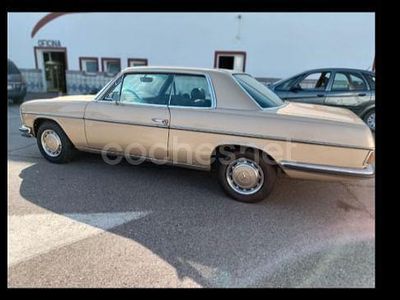 Usado Mercedes 200 140 CV (102 kW) 1979 Beige Familiar